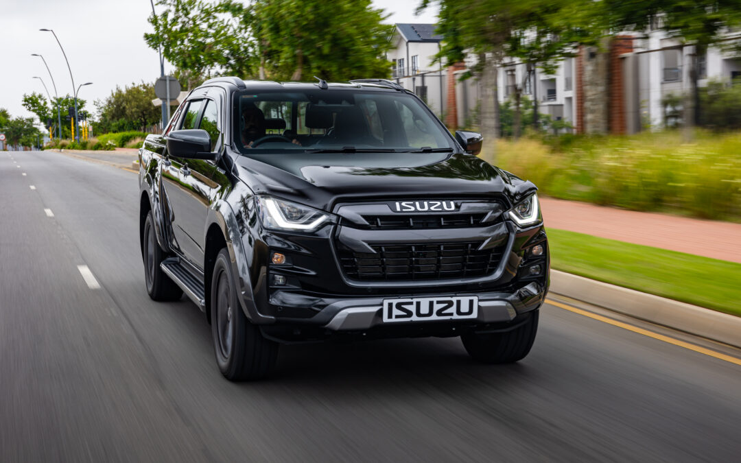 ISUZU Introduces Onyx Black on D-MAX V-CROSS and Arctic Trucks AT35 Models